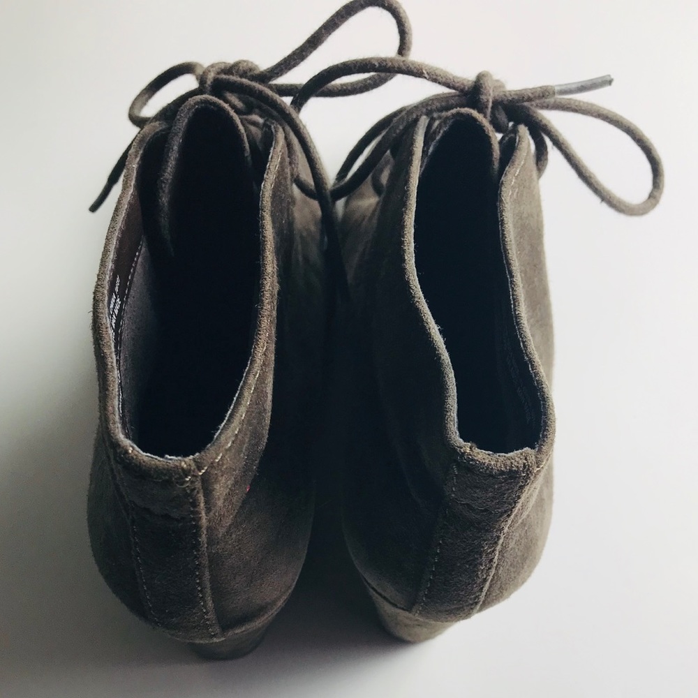 Clarks Artisan Brown Suede Wedge Lace Up Boots - Picture 6 of 8